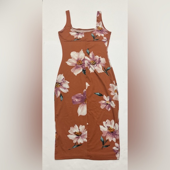 iris Dresses & Skirts - ♥️ FREE with any purchase 🙏🏽 Iris ⚜️🍑⚜️ gorgeous floral bodycon midi dress